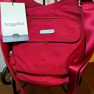 Baggallini Scarlet Red Criss Cross Crossbody Bag 🍎 ✈️
